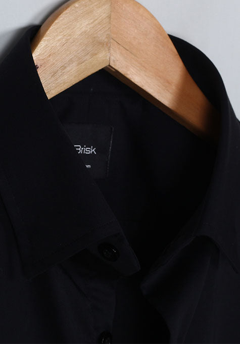 BLACK LIGHTWEIGHT HIDDEN BUTTON DOWN SHIRT